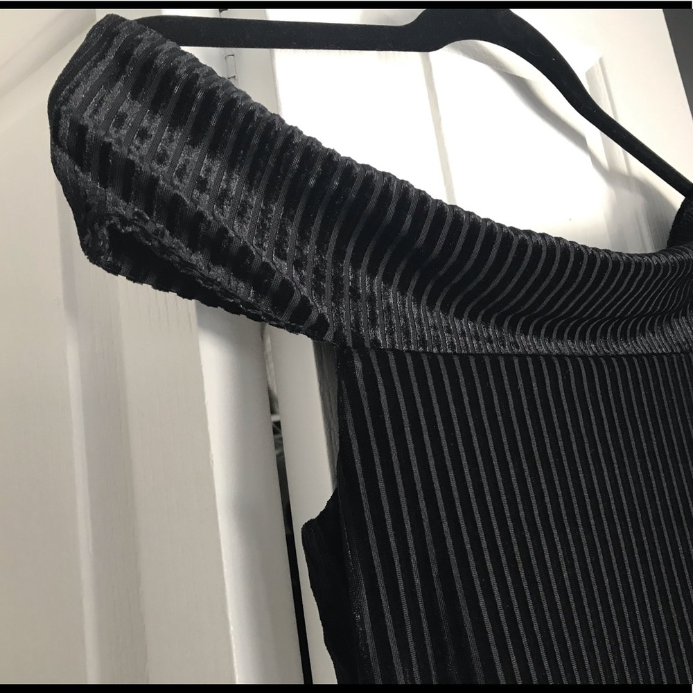 MINKPINK off the shoulder black velvet bodysuit XS - Picture 3 of 8